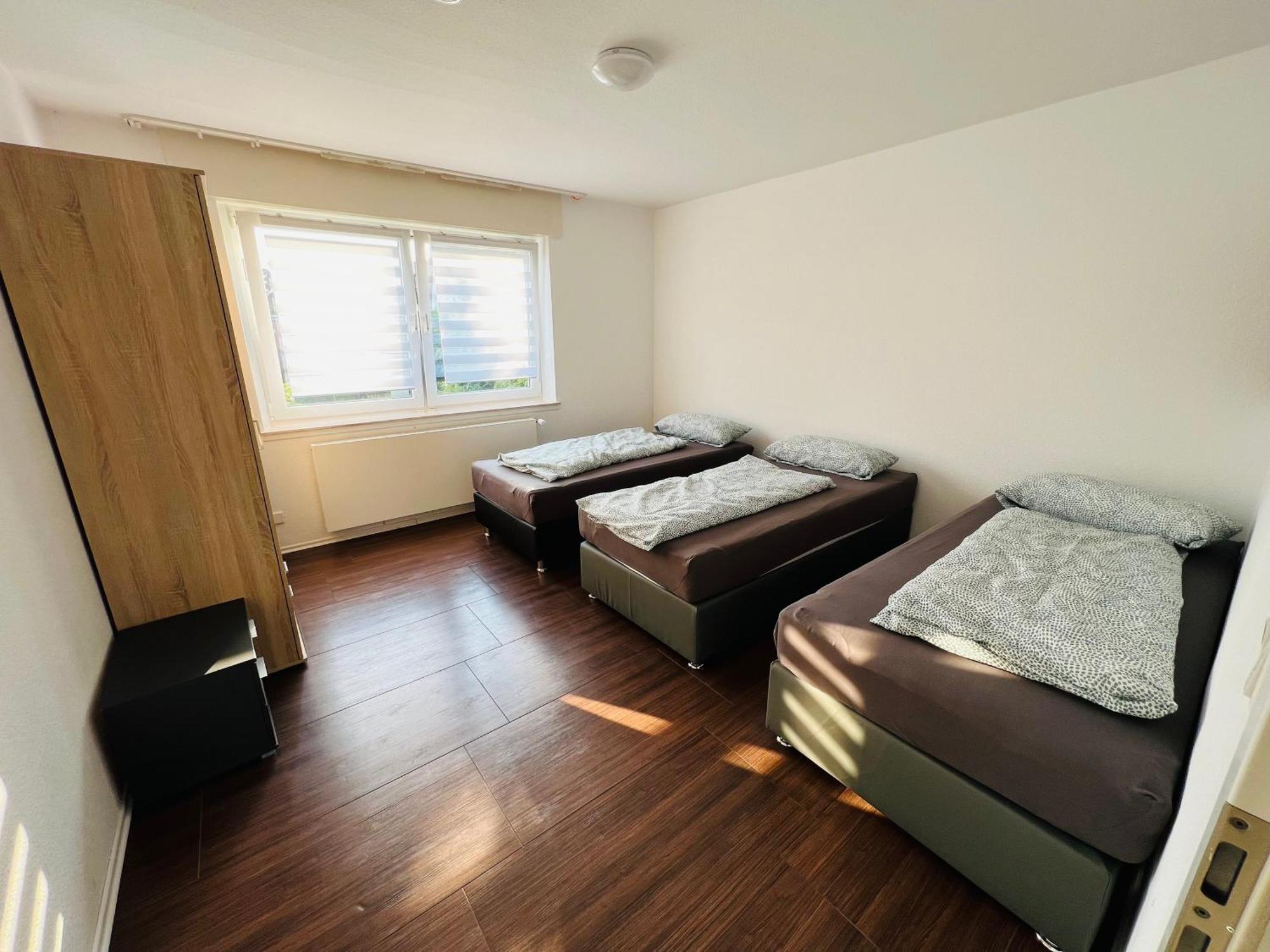 Beautiful I 19 Beds I Parking I Fast Wifi Apartment